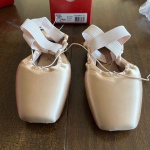 Capezio Ava pointe shoes
